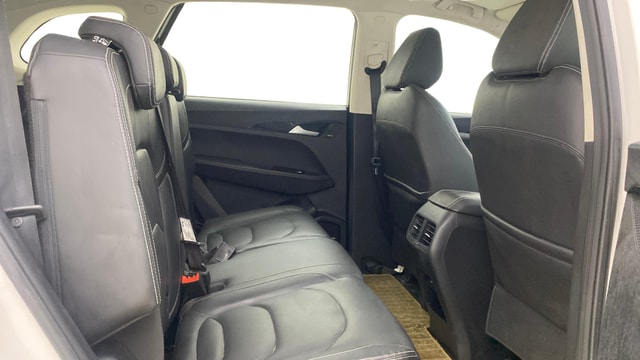 View MG Hector Image 37 Used MG Hector Image 37