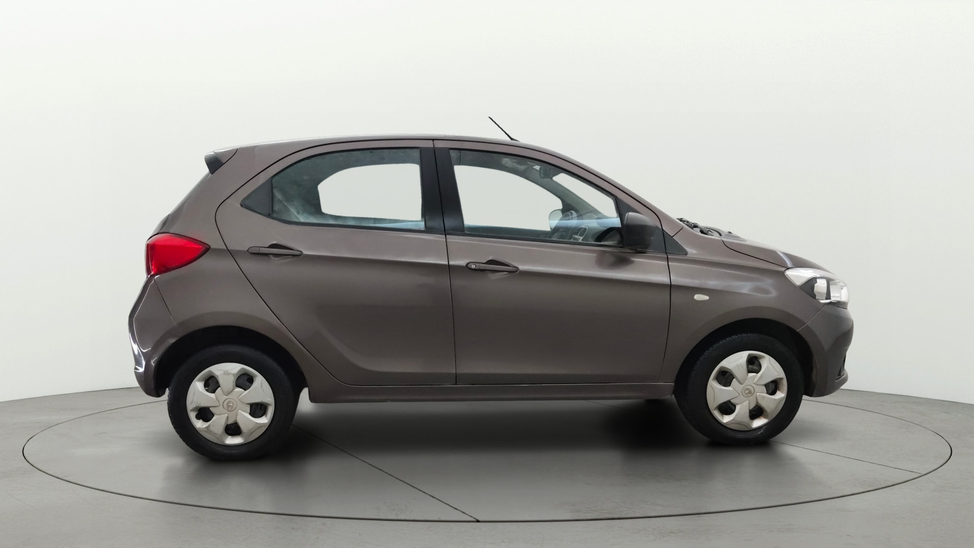 View 2016 Tata Tiago Revotorq XB Image 8 Used 2016 Tata Tiago Revotorq XB Image 8