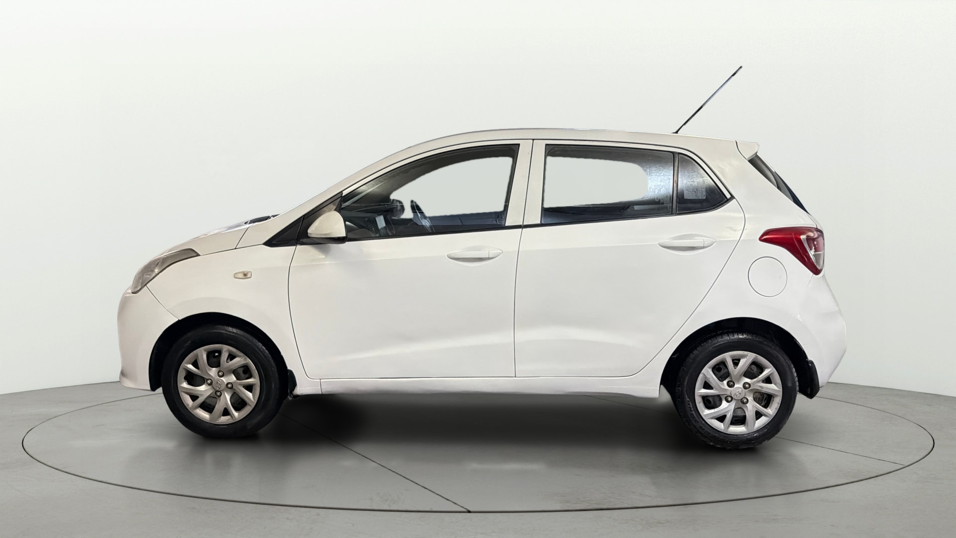 View 2017 Hyundai Grand i10 Magna 1.2 Kappa VTVT Image 5 Used 2017 Hyundai Grand i10 Magna 1.2 Kappa VTVT Image 5