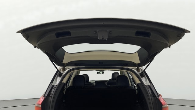 View Mahindra XUV700 Image 16 Used Mahindra XUV700 Image 16