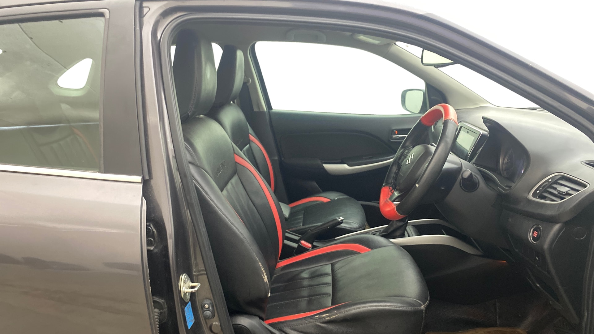 View 2018 Maruti Suzuki 1000 Base Variant Image 27 Used 2018 Maruti Suzuki 1000 Base Variant Image 27