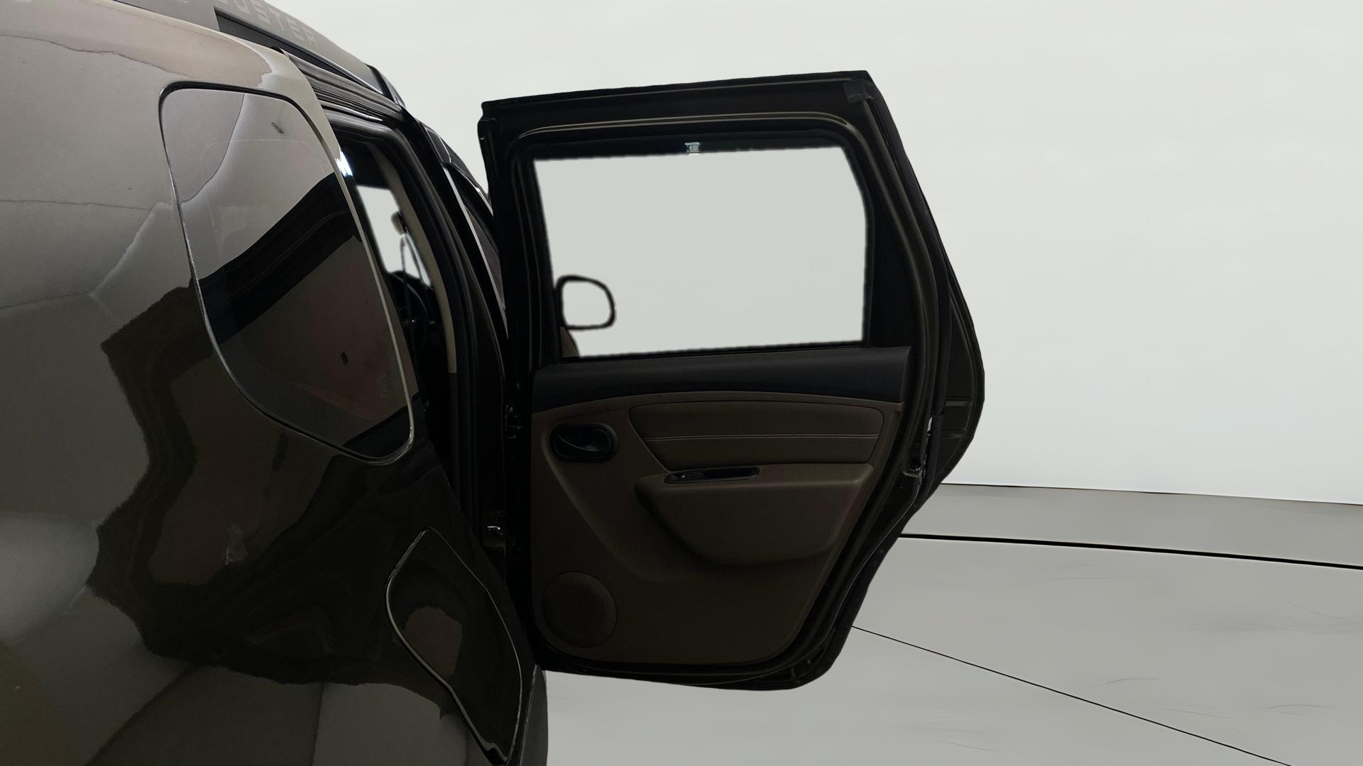 View 2019 Renault Duster Diesel 110PS RXZ AMT Image 7 Used 2019 Renault Duster Diesel 110PS RXZ AMT Image 7