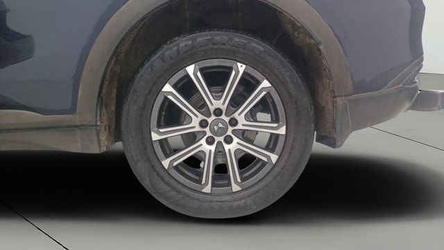 View Mahindra XUV700 Image 11 Used Mahindra XUV700 Image 11