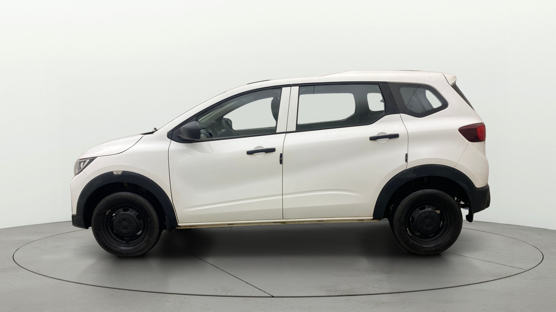 View 2025 Renault Triber Emotion Image 5 Used 2025 Renault Triber Emotion Image 5