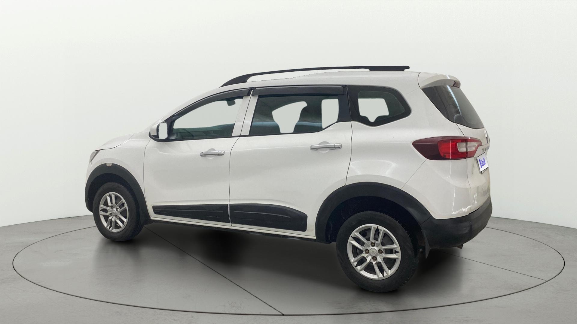 View 2021 Renault Triber RXE Image 2 Used 2021 Renault Triber RXE Image 2