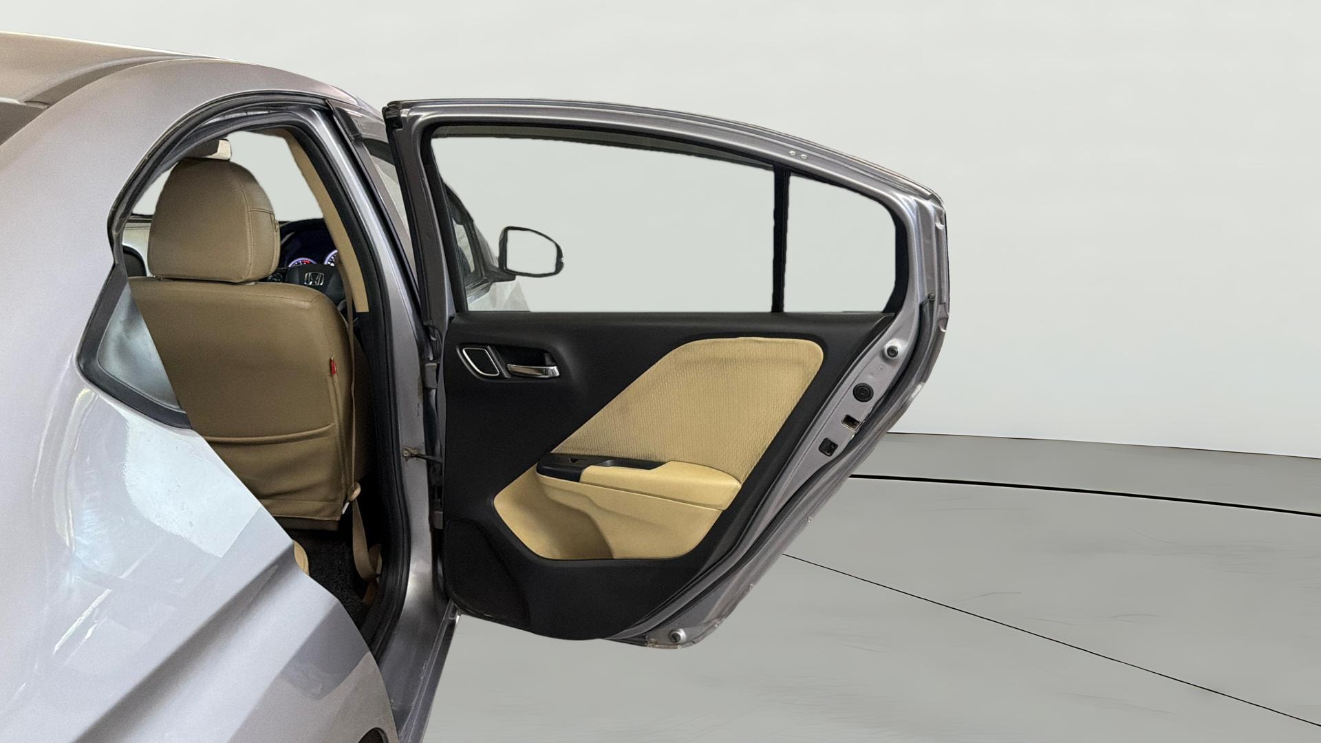 View 2022 Honda City ZX MT Diesel Anniversary Edition Image 8 Used 2022 Honda City ZX MT Diesel Anniversary Edition Image 8