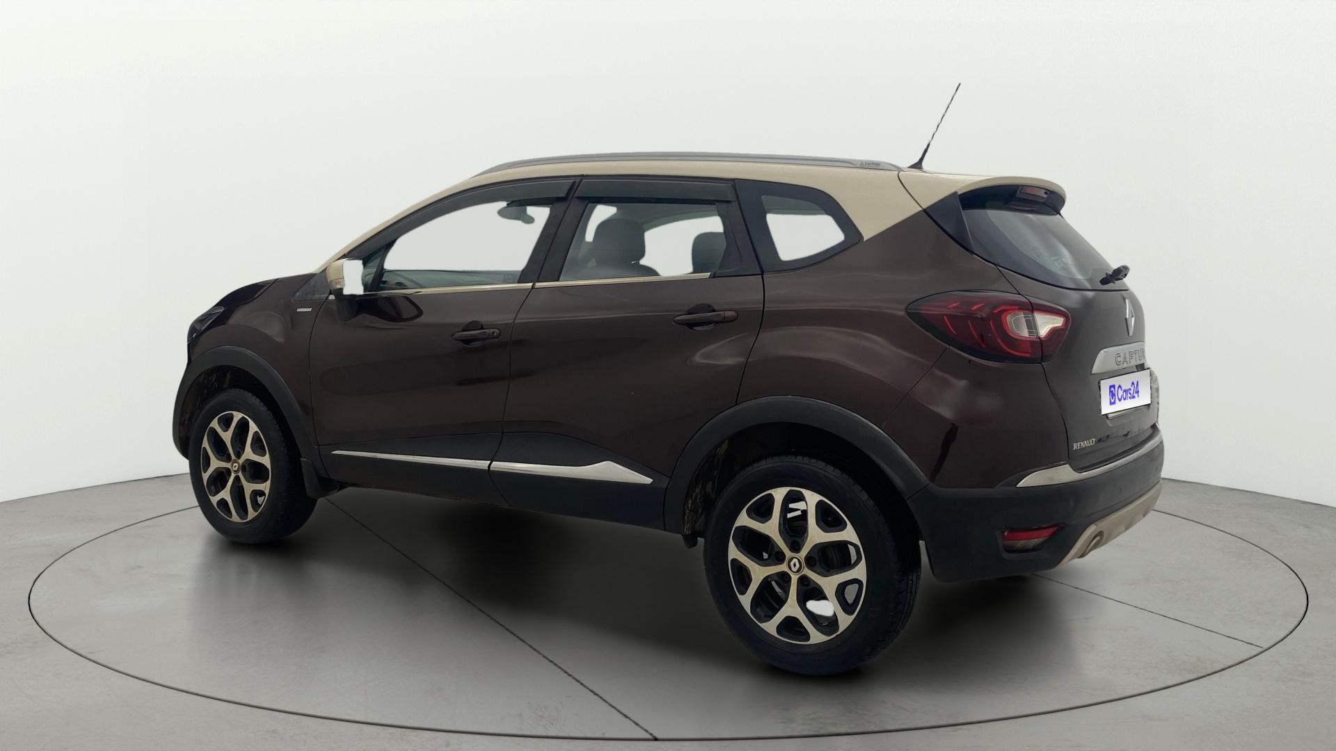 View 2019 Renault Captur Platine Petrol Dual Tone Image 2 Used 2019 Renault Captur Platine Petrol Dual Tone Image 2