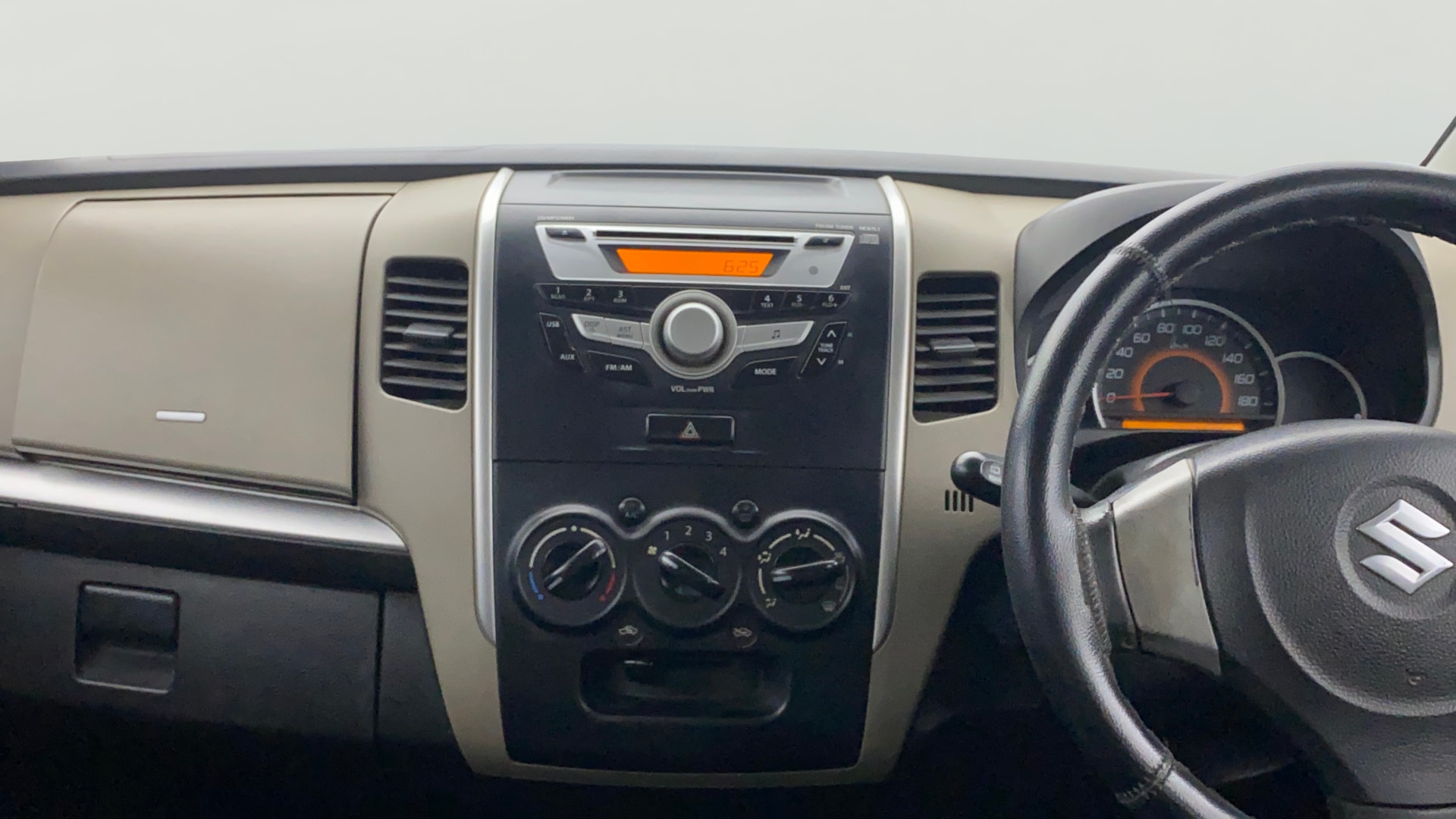 View 2016 Maruti Suzuki 1000 Base Variant Image 17 Used 2016 Maruti Suzuki 1000 Base Variant Image 17