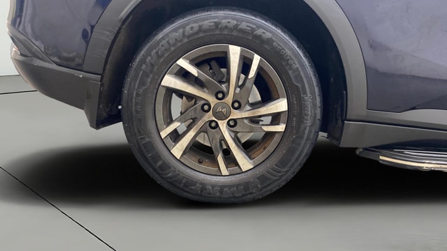 View Mahindra XUV700 Image 25 Used Mahindra XUV700 Image 25