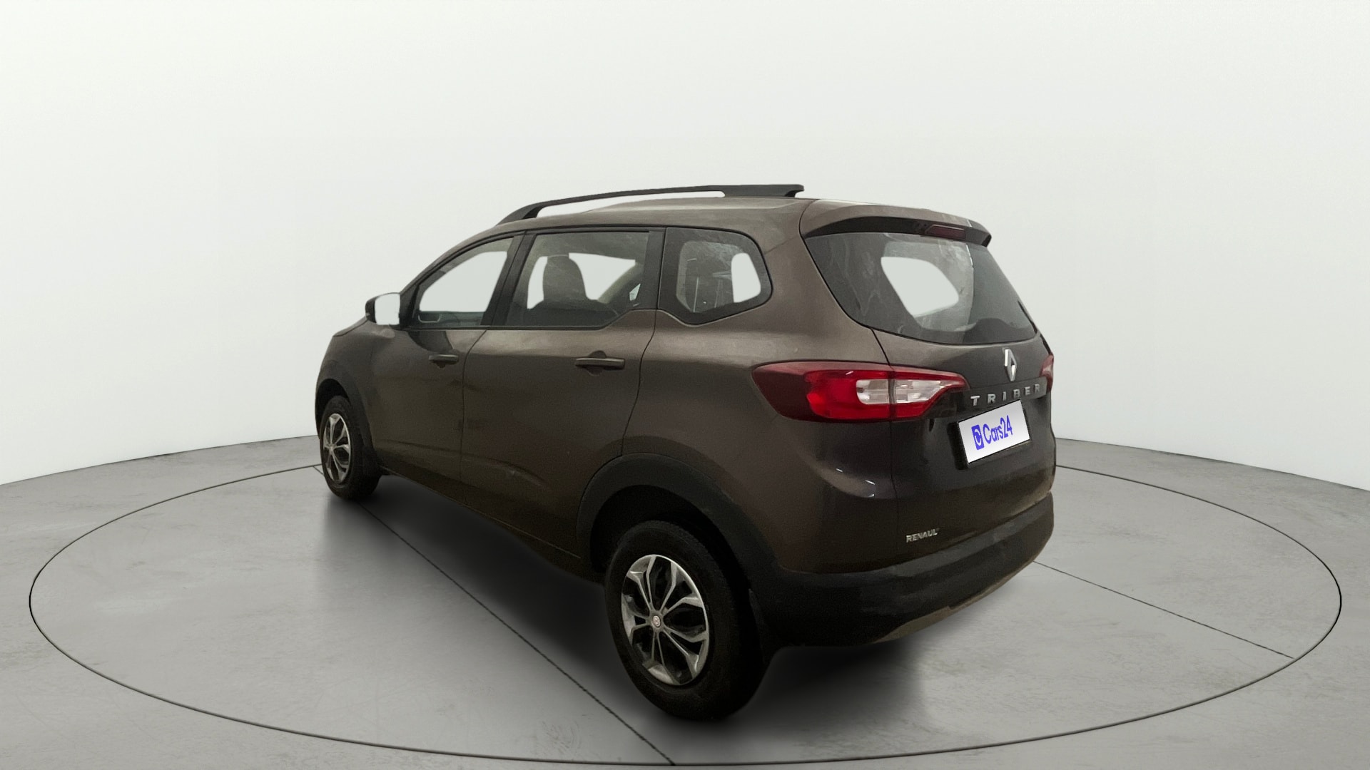 View 2022 Renault Triber RXT Image 2 Used 2022 Renault Triber RXT Image 2
