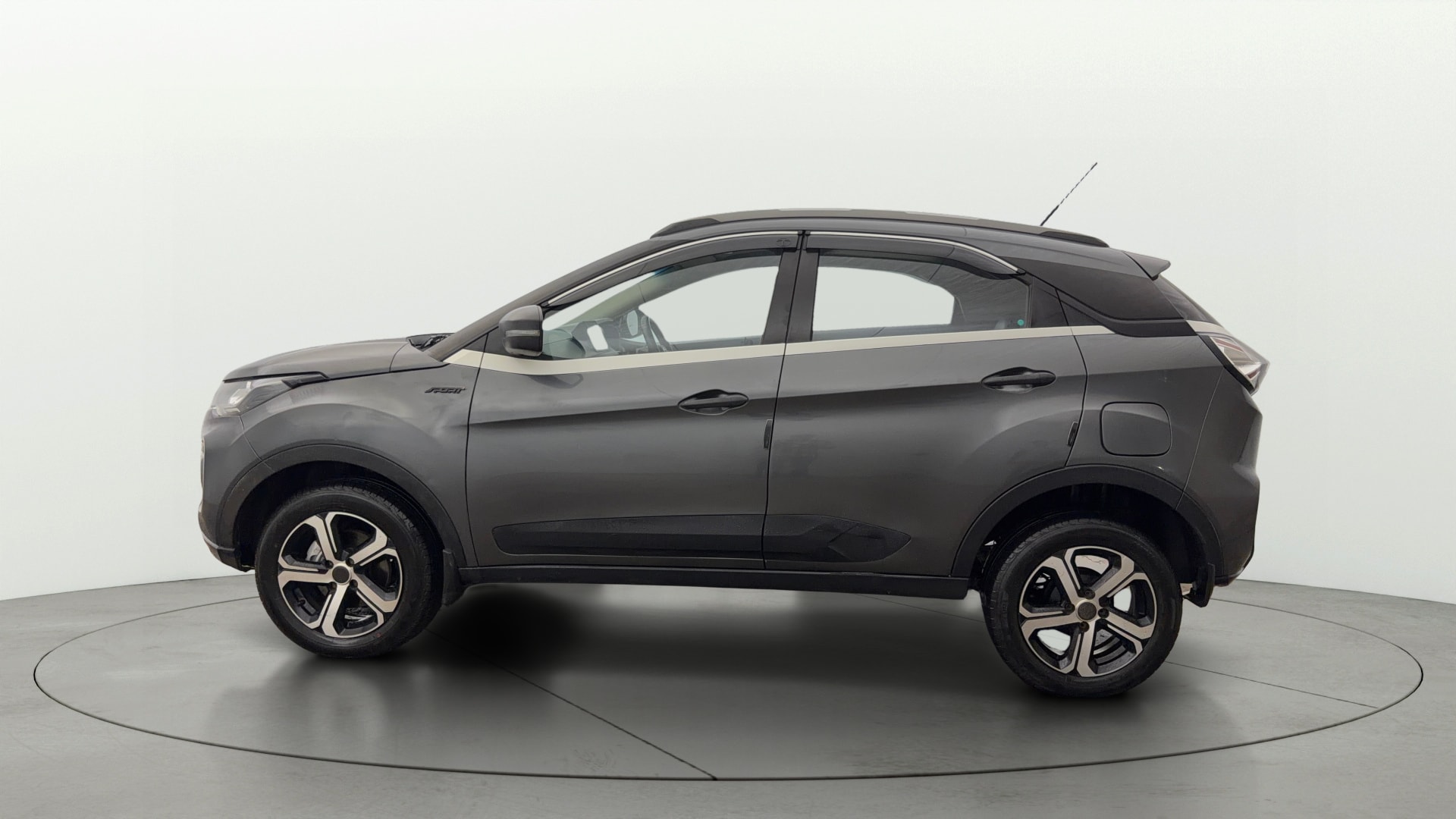 View 2021 Tata Nexon Revotron XE Image 5 Used 2021 Tata Nexon Revotron XE Image 5