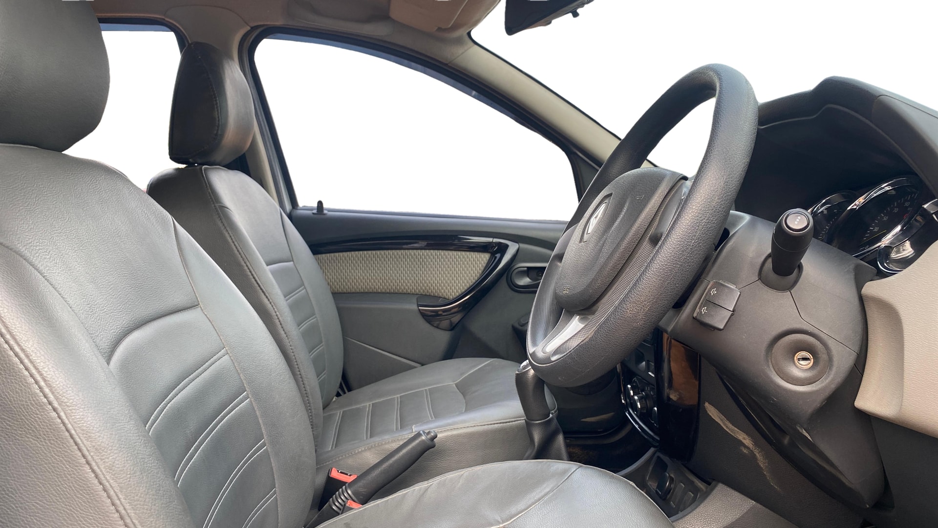 View 2015 Renault Duster Petrol RXL Image 17 Used 2015 Renault Duster Petrol RXL Image 17