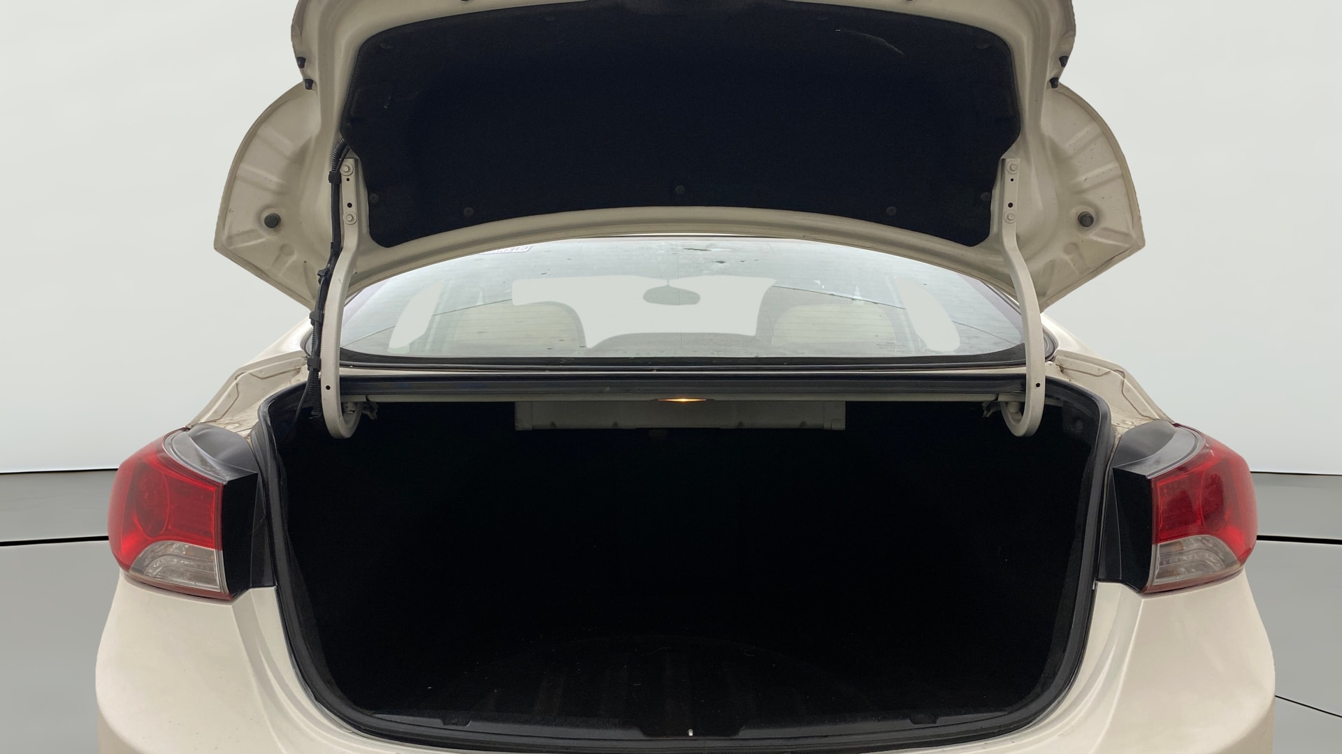 View 2013 Hyundai Elantra 1.6 CRDi S Image 39 Used 2013 Hyundai Elantra 1.6 CRDi S Image 39