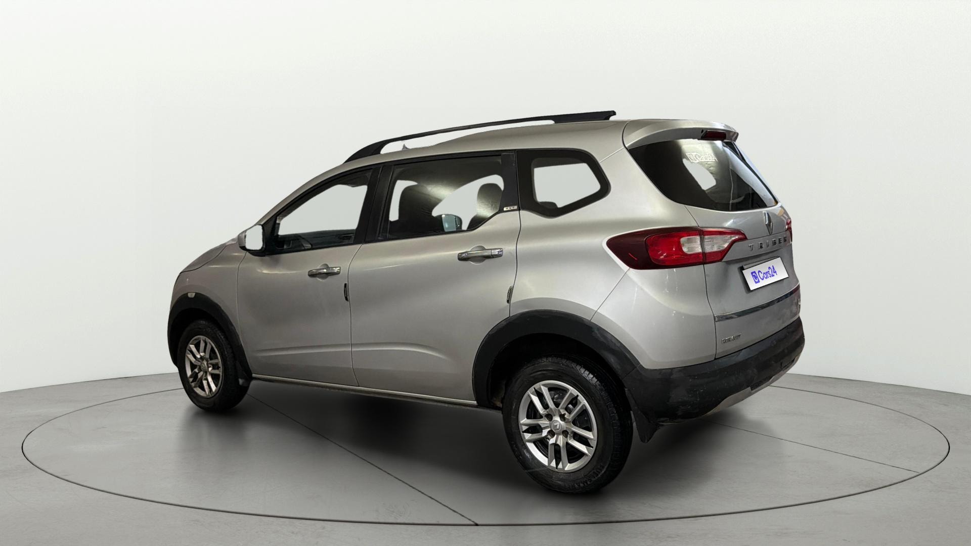 View 2019 Renault Triber RXT Image 2 Used 2019 Renault Triber RXT Image 2