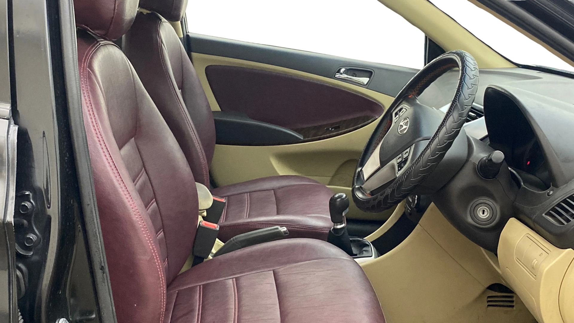 View 2014 Hyundai Fluidic Verna 1.6 VTVT SX Image 26 Used 2014 Hyundai Fluidic Verna 1.6 VTVT SX Image 26