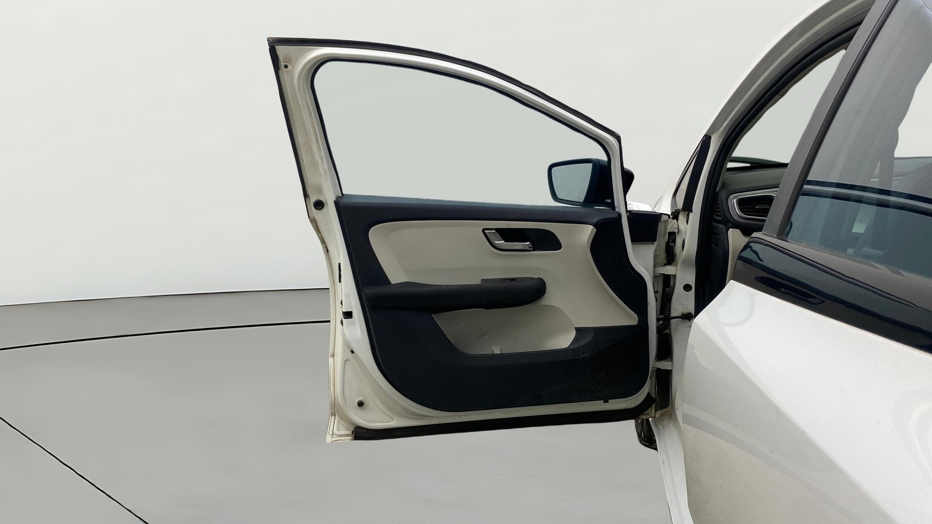 View 2022 Tata Altroz XZ Petrol Image 31 Used 2022 Tata Altroz XZ Petrol Image 31