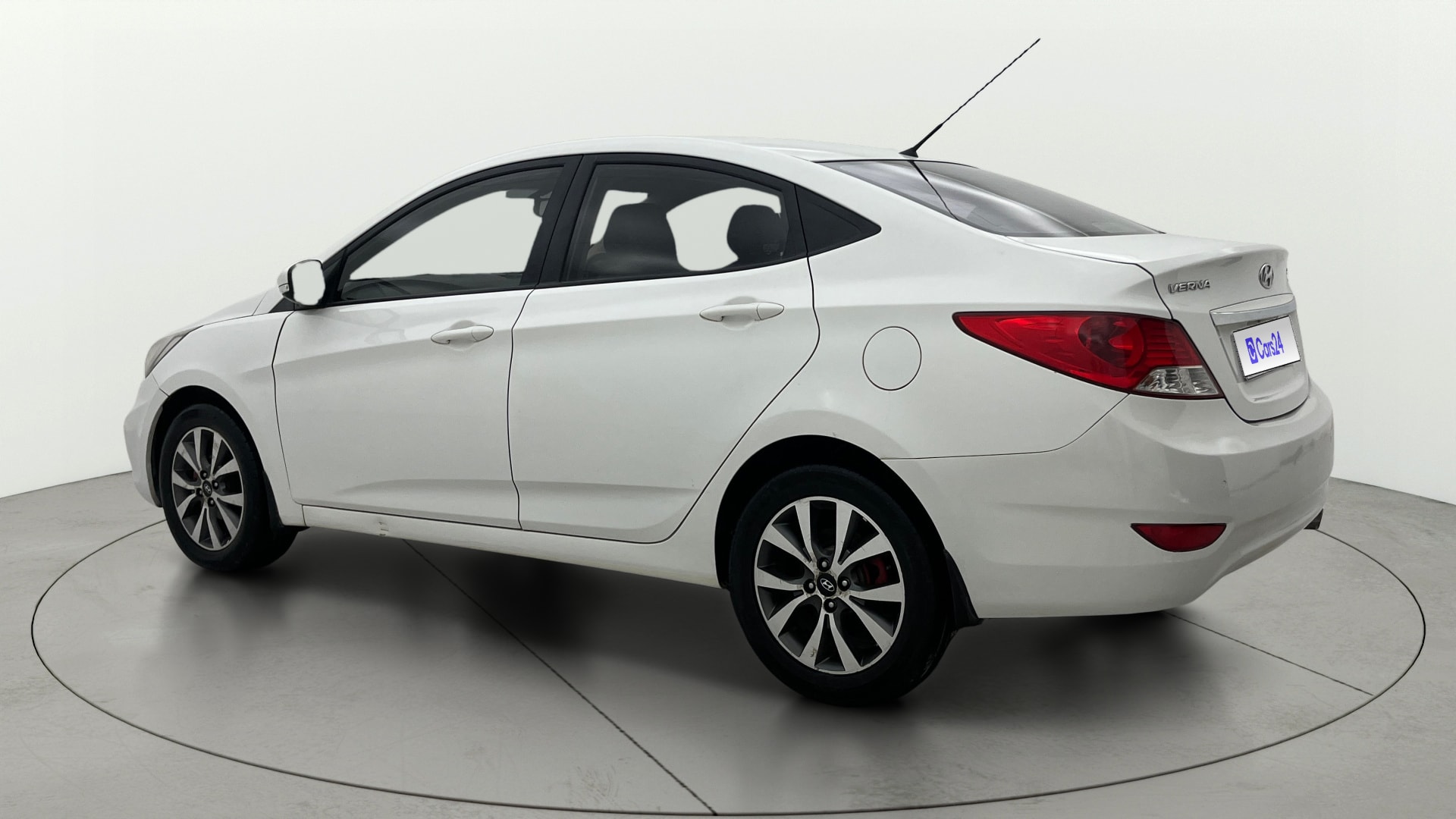 View 2014 Hyundai Fluidic Verna 1.6 CRDI SX Image 2 Used 2014 Hyundai Fluidic Verna 1.6 CRDI SX Image 2
