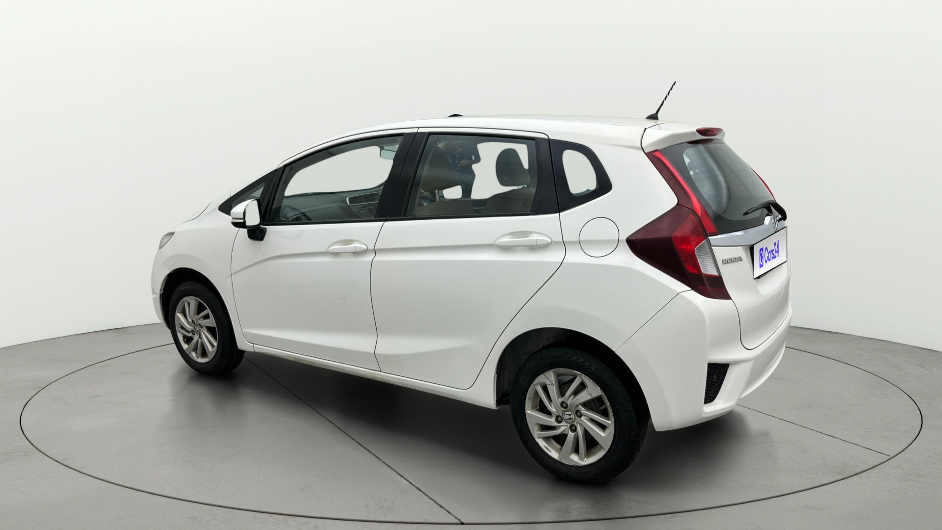 View 2015 Honda Jazz E MT Diesel Image 2 Used 2015 Honda Jazz E MT Diesel Image 2