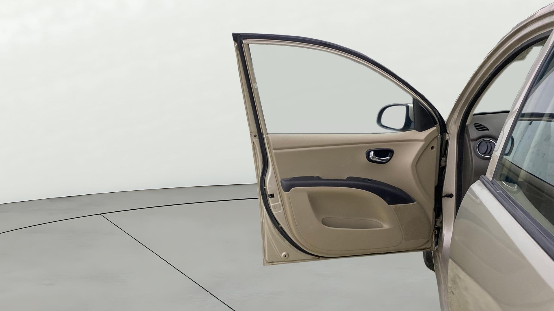 View 2013 Hyundai i10 1.2 Sportz AT Image 30 Used 2013 Hyundai i10 1.2 Sportz AT Image 30