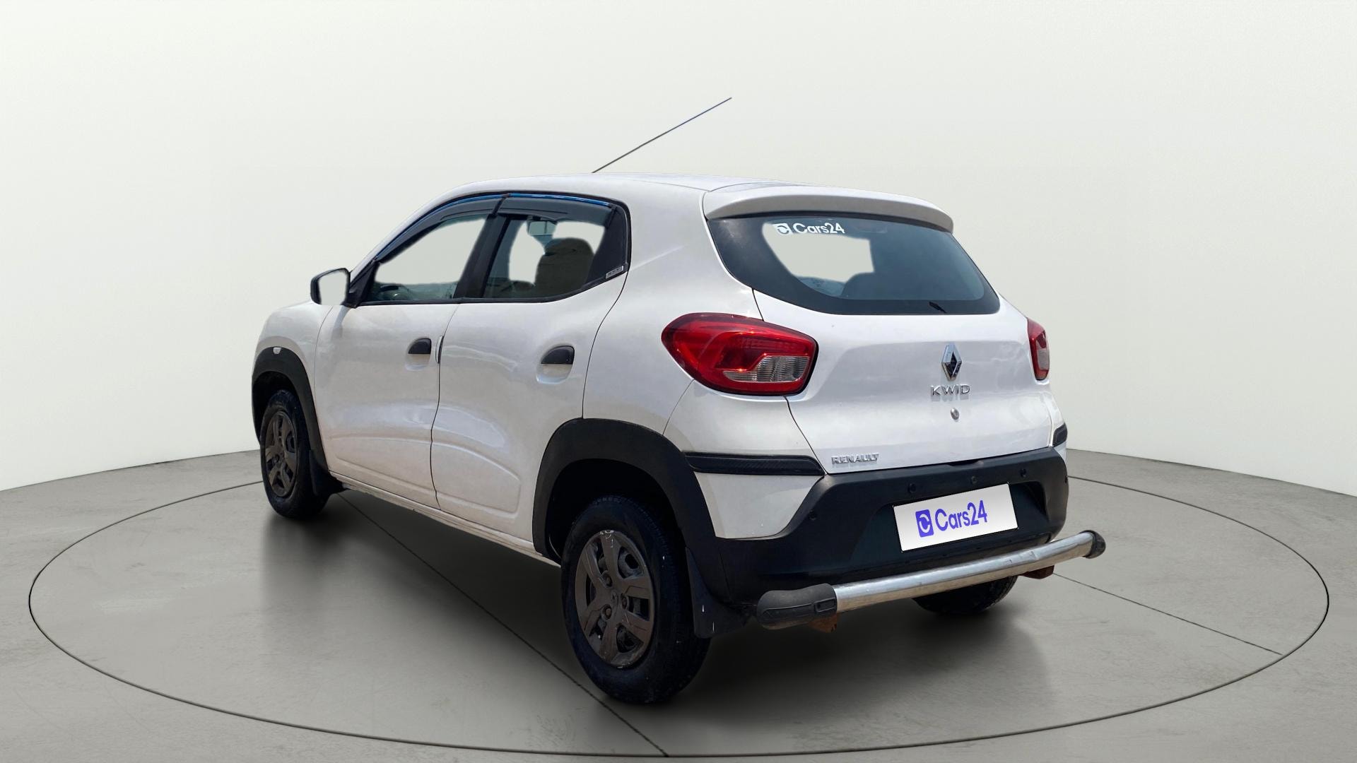 View 2017 Renault Kwid RXT 1.0 Image 2 Used 2017 Renault Kwid RXT 1.0 Image 2
