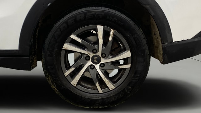 View Mahindra XUV700 Image 12 Used Mahindra XUV700 Image 12