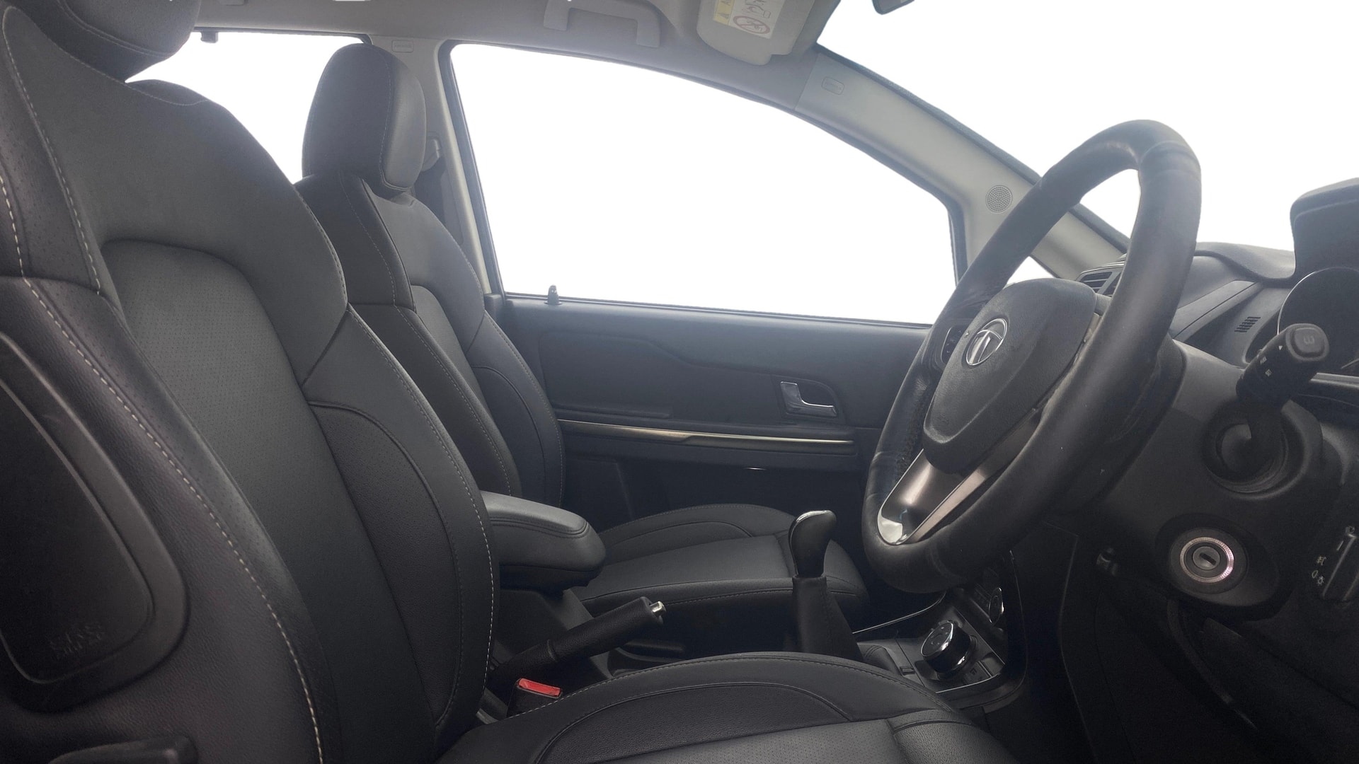 View 2017 Tata Hexa XT 4X4 Image 18 Used 2017 Tata Hexa XT 4X4 Image 18