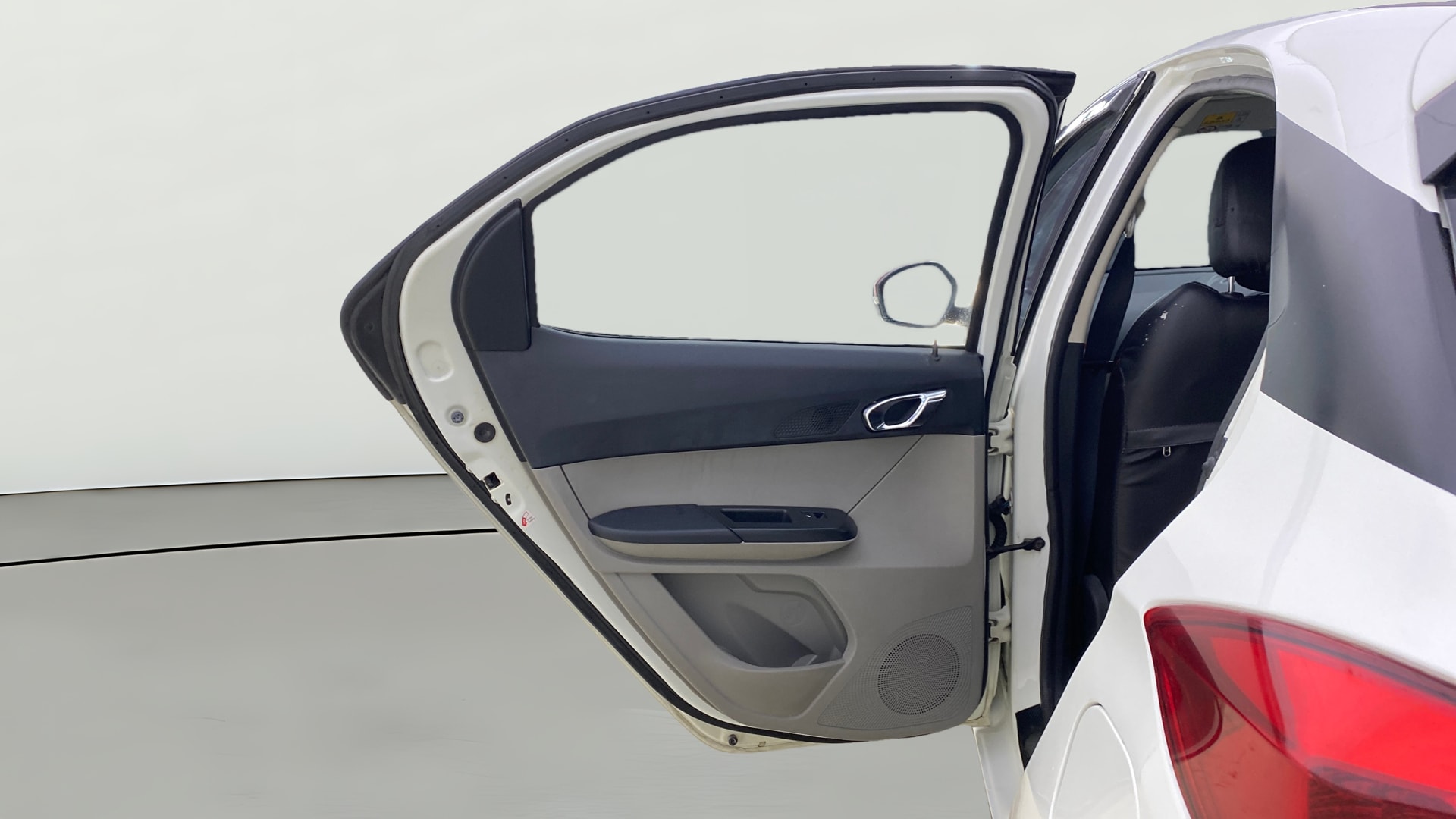 View 2017 Tata Tiago Revotorq XB Image 22 Used 2017 Tata Tiago Revotorq XB Image 22