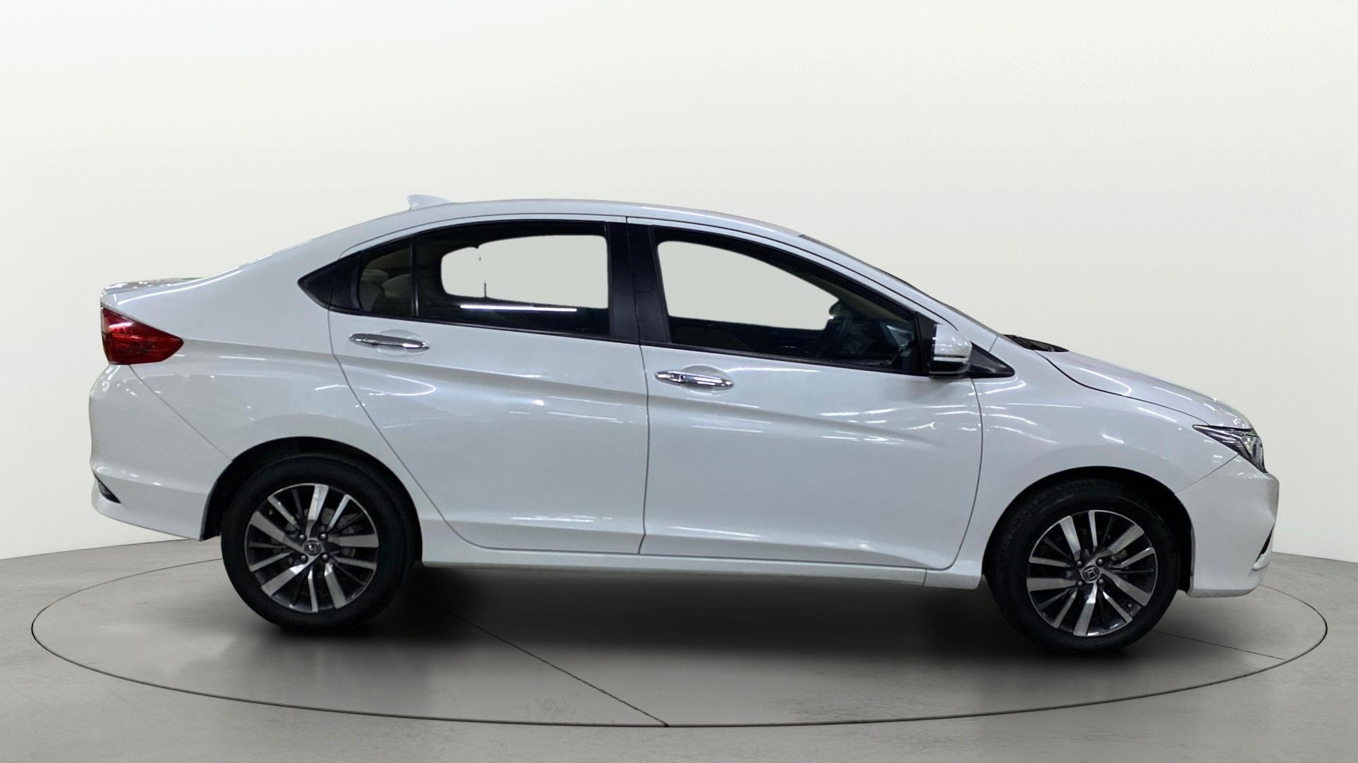 View 2022 Honda City ZX MT Diesel Anniversary Edition Image 27 Used 2022 Honda City ZX MT Diesel Anniversary Edition Image 27