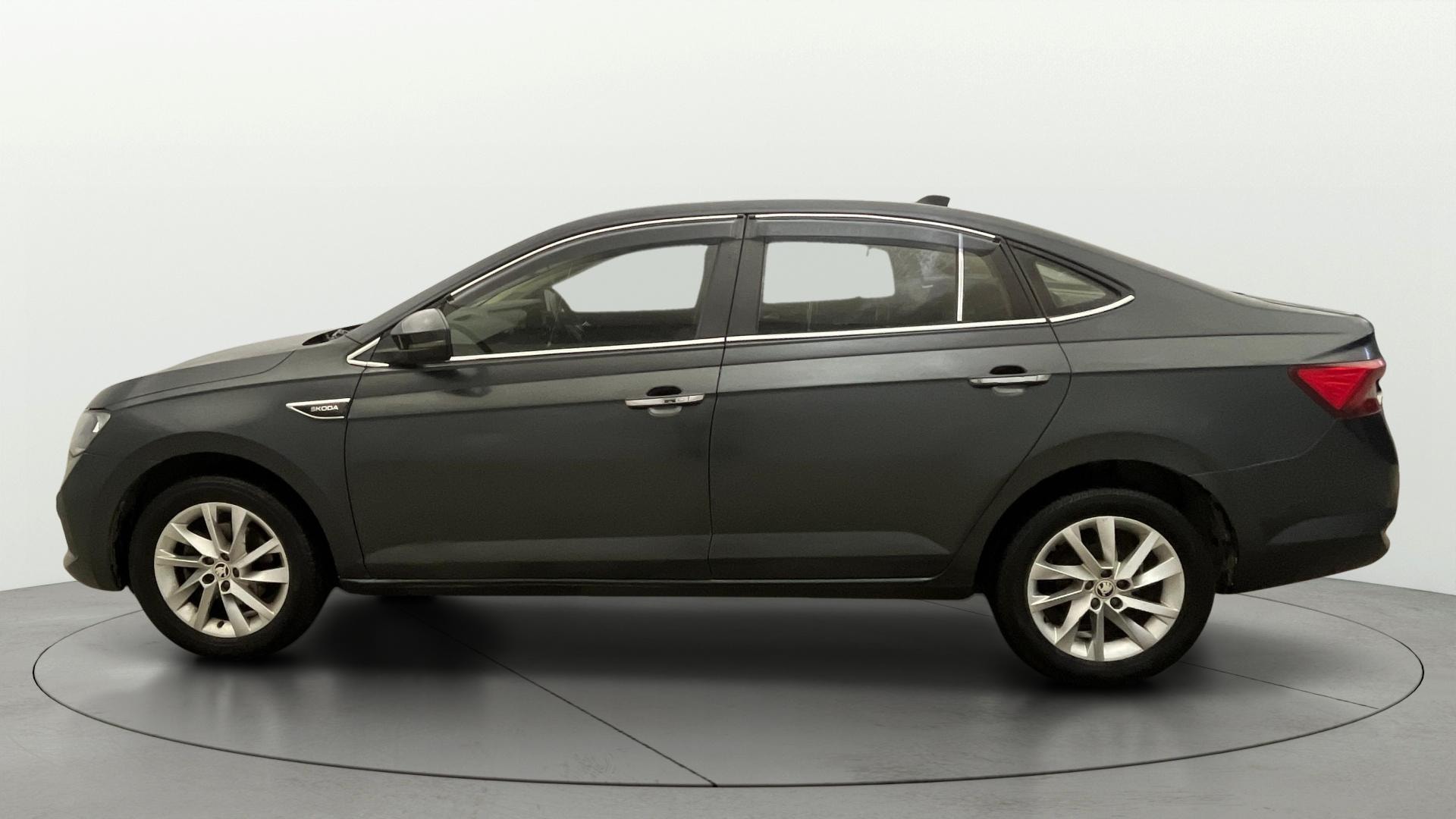 View 2023 Skoda Slavia Ambition 1.0 TSI AT Image 6 Used 2023 Skoda Slavia Ambition 1.0 TSI AT Image 6