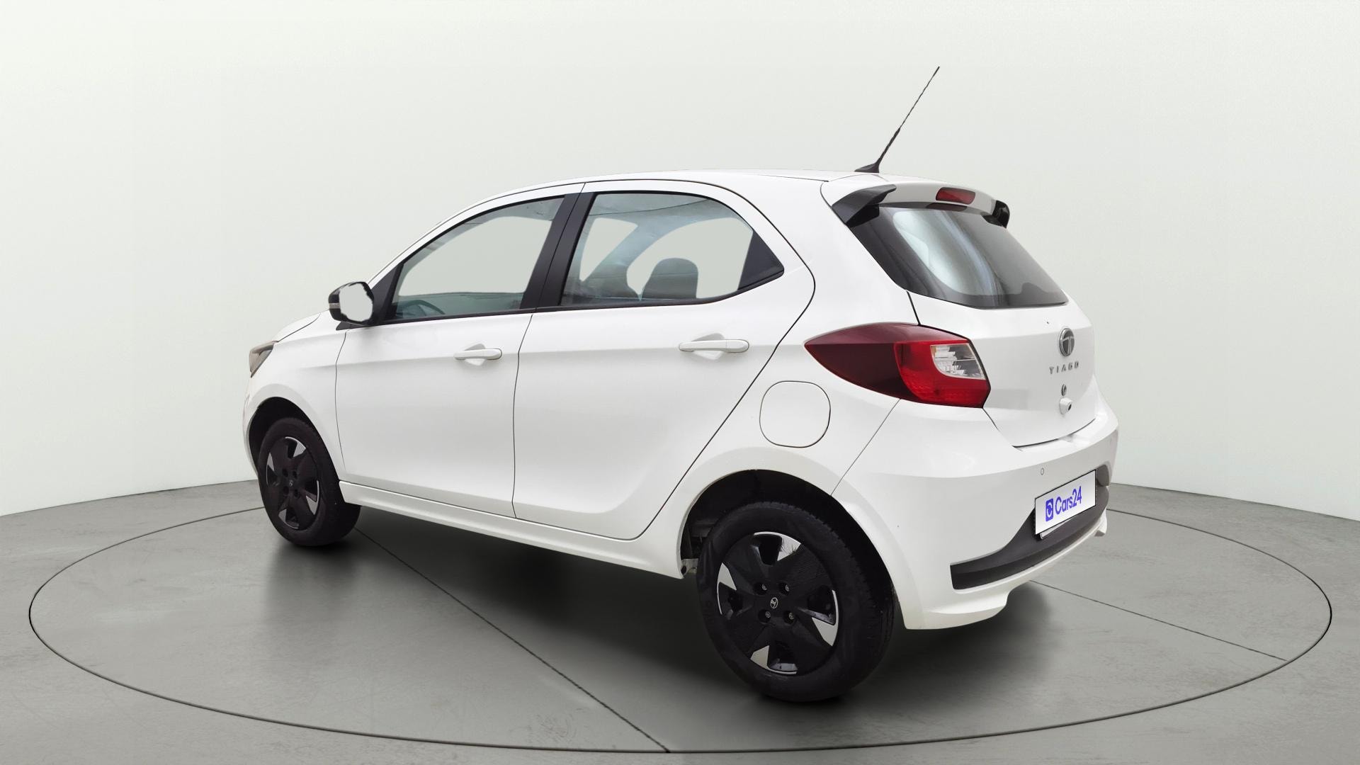 View 2025 Tata Tiago Revotorq XB Image 2 Used 2025 Tata Tiago Revotorq XB Image 2