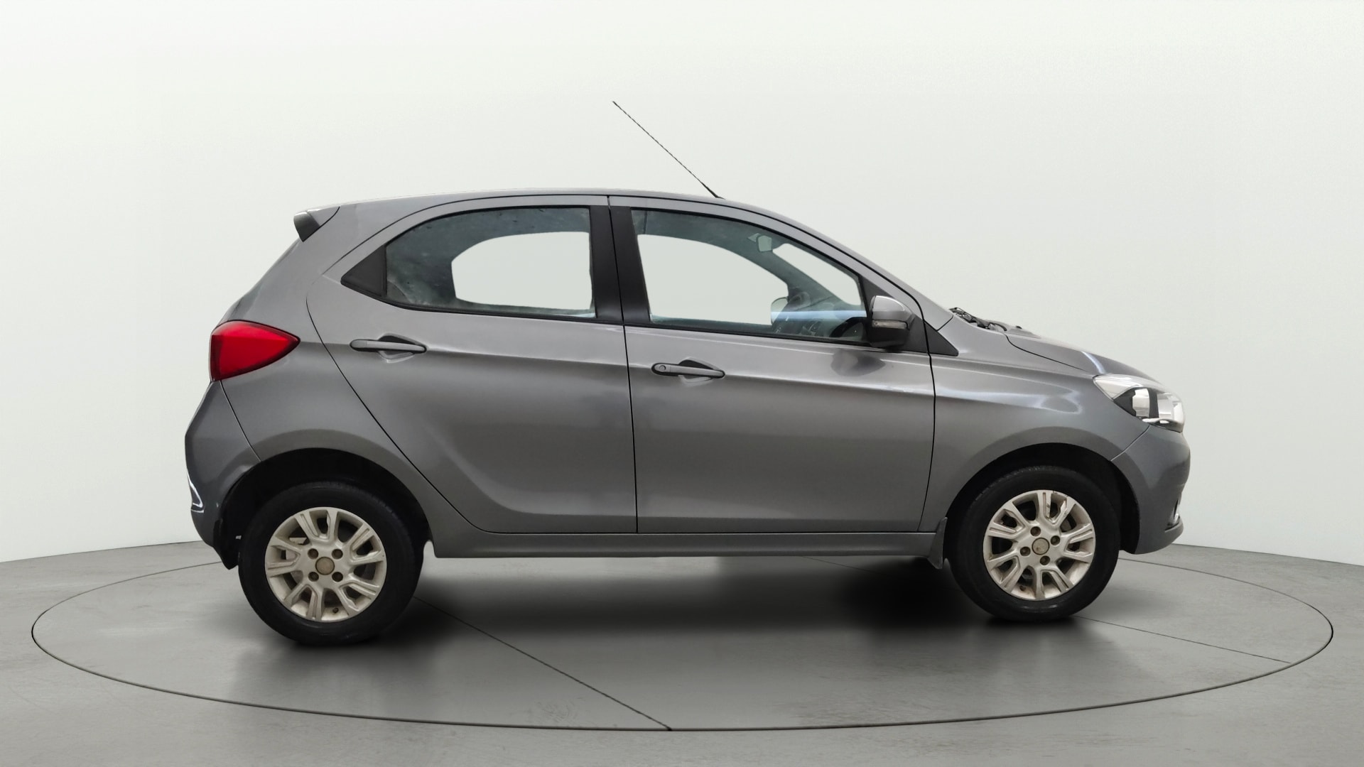 View 2018 Tata Tiago Revotorq XB Image 8 Used 2018 Tata Tiago Revotorq XB Image 8