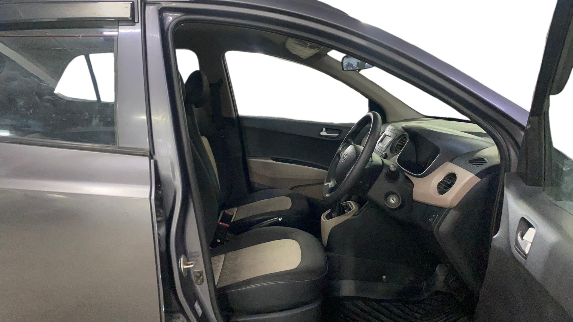 View 2016 Hyundai Grand i10 1.1 Sportz Diesel Image 19 Used 2016 Hyundai Grand i10 1.1 Sportz Diesel Image 19