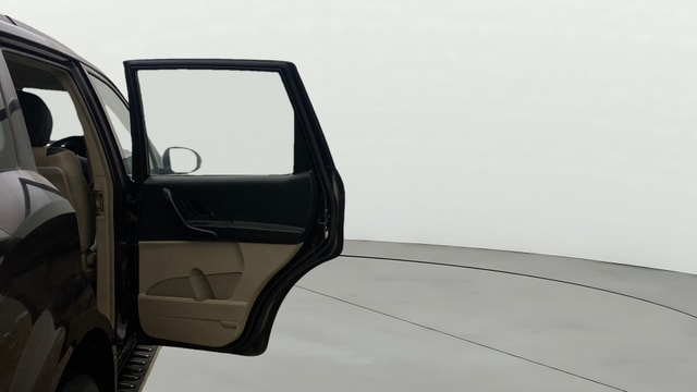 View Mahindra XUV500 Image 7 Used Mahindra XUV500 Image 7