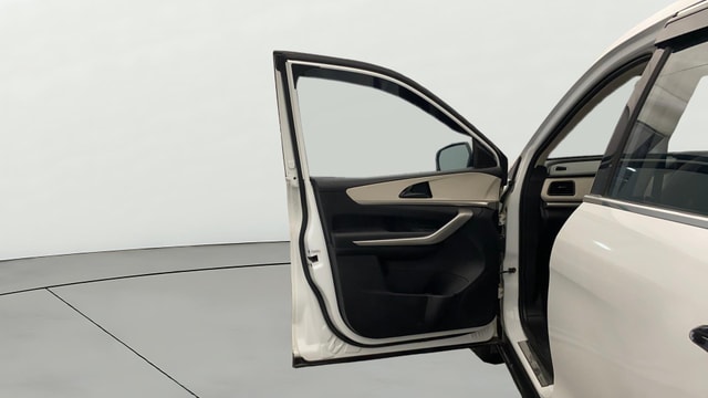 View Mahindra XUV700 Image 31 Used Mahindra XUV700 Image 31