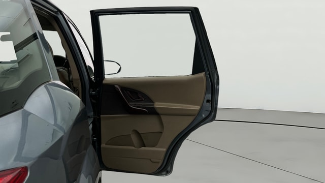 View Mahindra XUV500 Image 7 Used Mahindra XUV500 Image 7