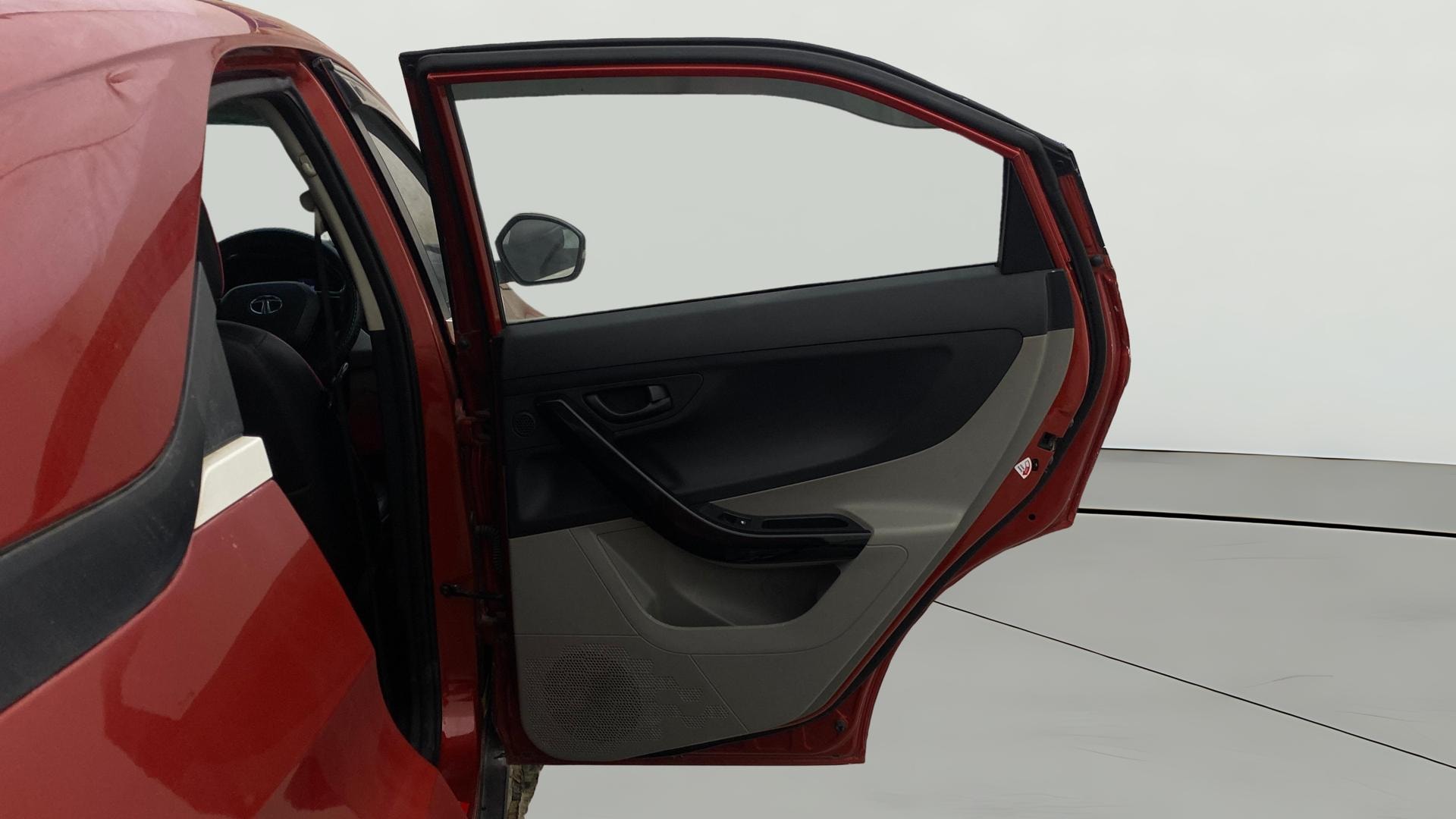 View 2018 Tata Nexon Revotron XM Image 7 Used 2018 Tata Nexon Revotron XM Image 7