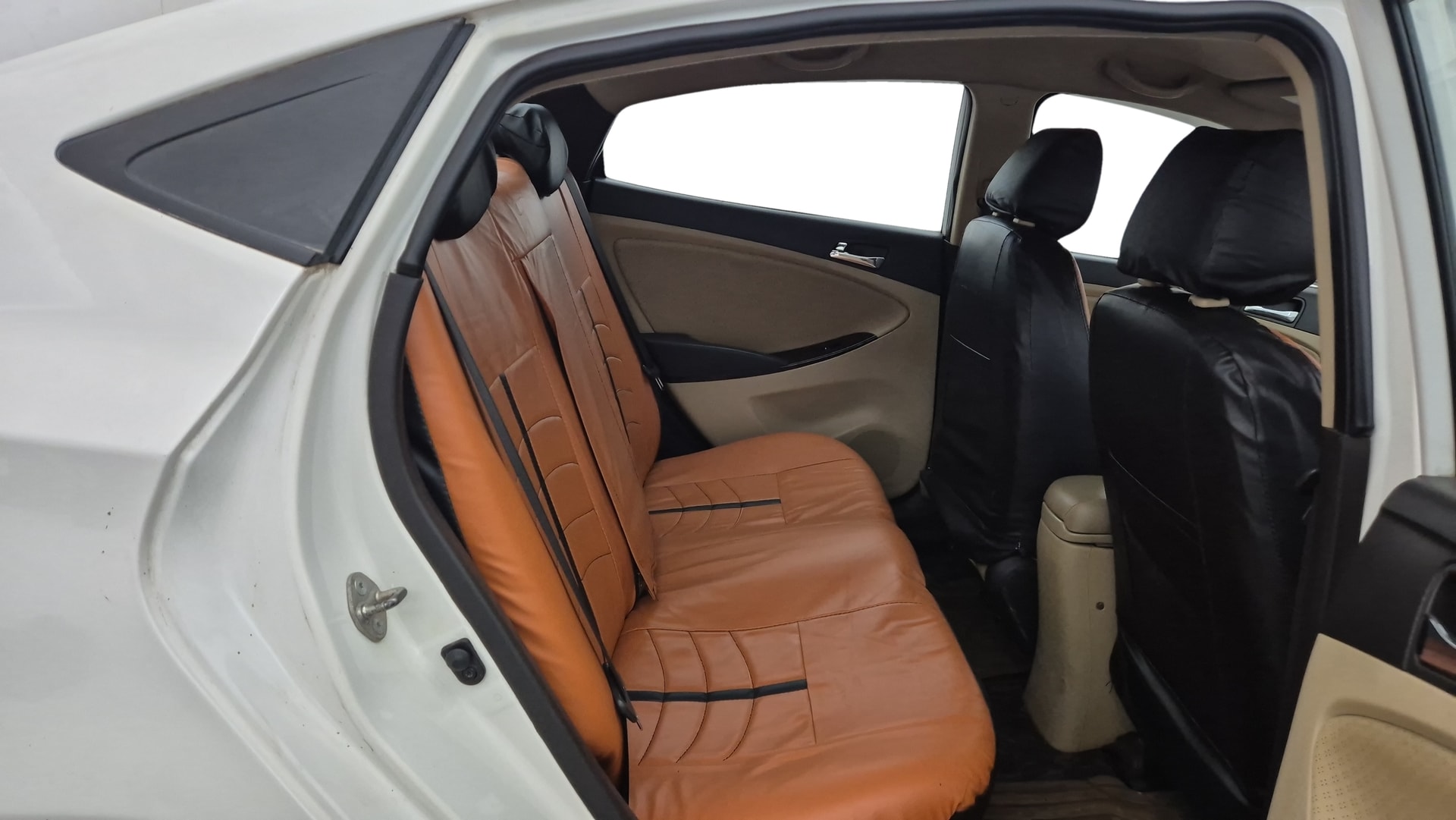 View 2014 Hyundai Fluidic Verna 1.6 CRDI SX AT Image 29 Used 2014 Hyundai Fluidic Verna 1.6 CRDI SX AT Image 29