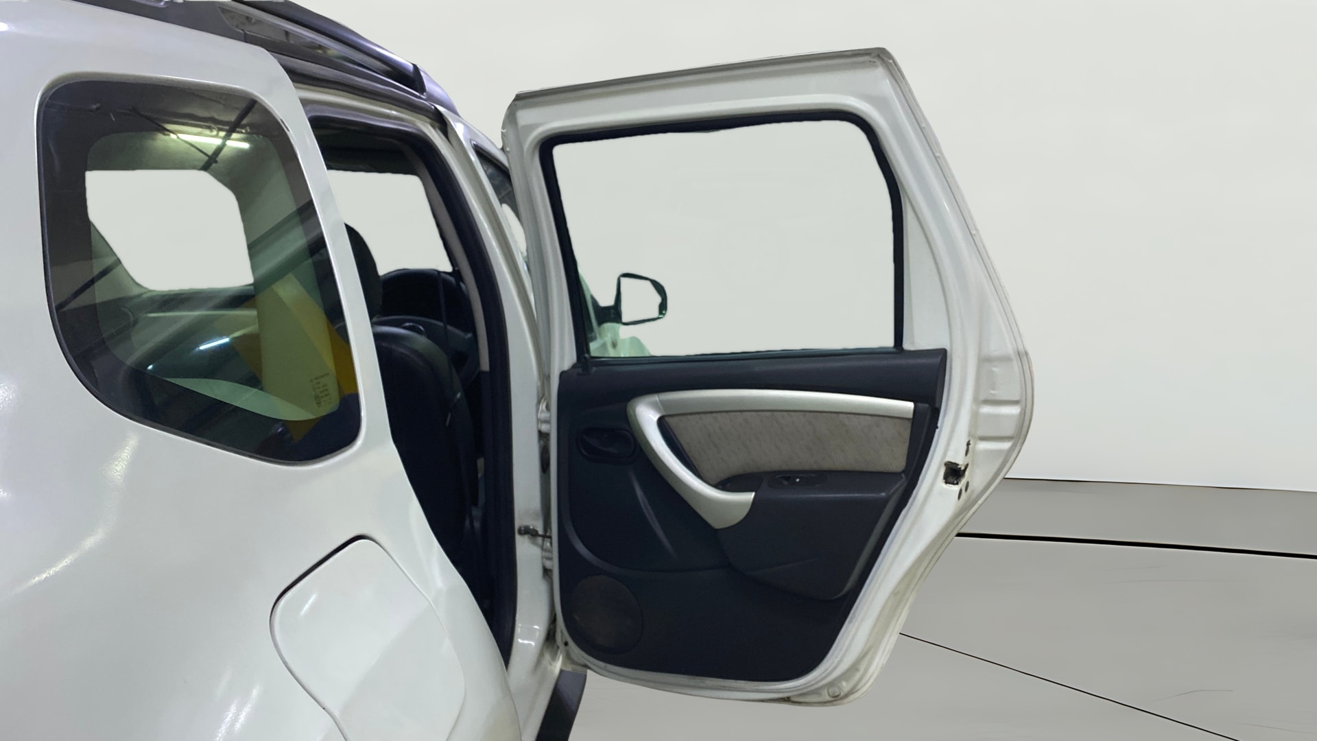 View 2014 Renault Duster Diesel 85PS STD Image 6 Used 2014 Renault Duster Diesel 85PS STD Image 6