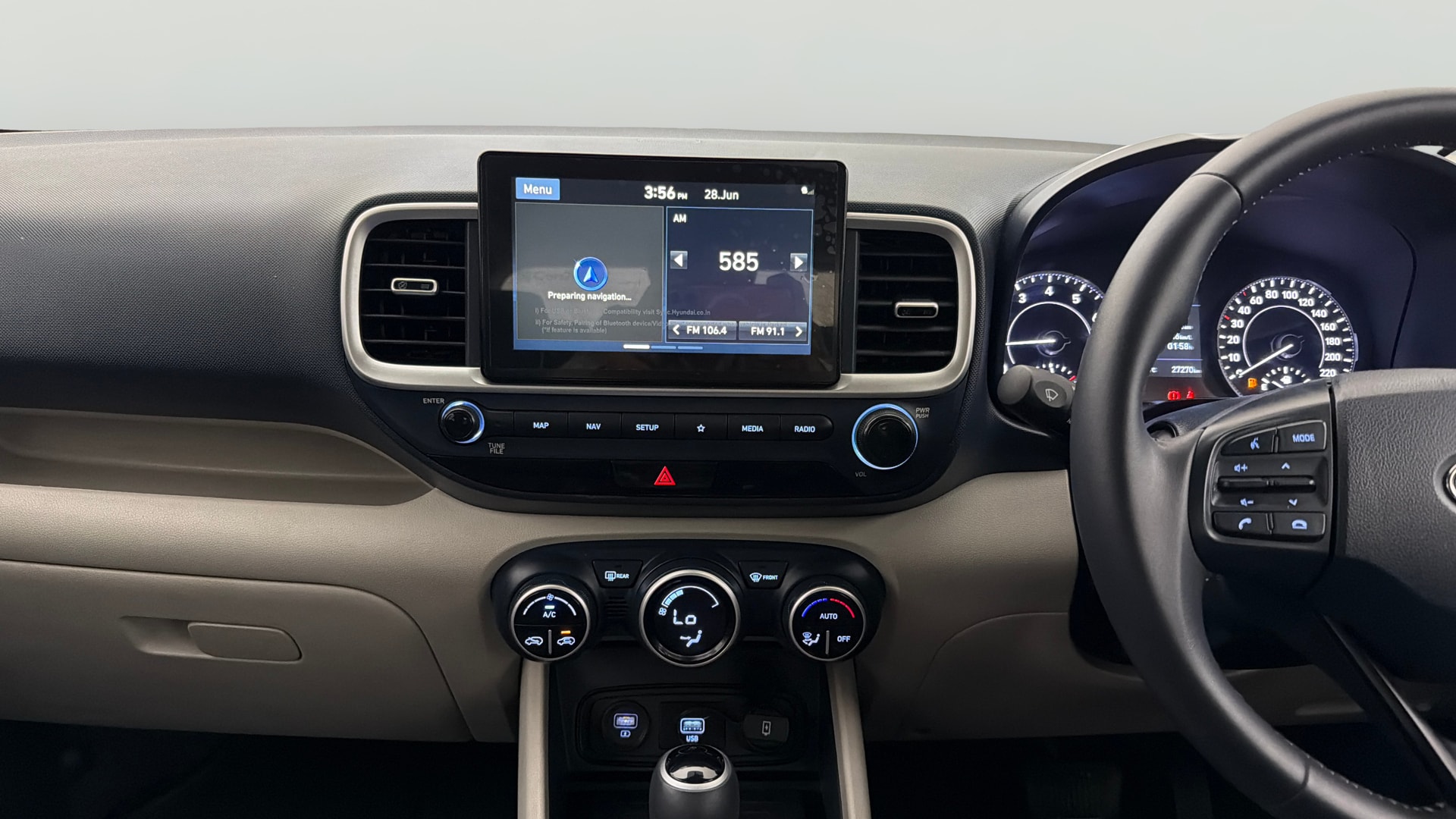 View 2019 Hyundai Venue SX Plus 1.0 Petrol AT Dual Tone Image 18 Used 2019 Hyundai Venue SX Plus 1.0 Petrol AT Dual Tone Image 18