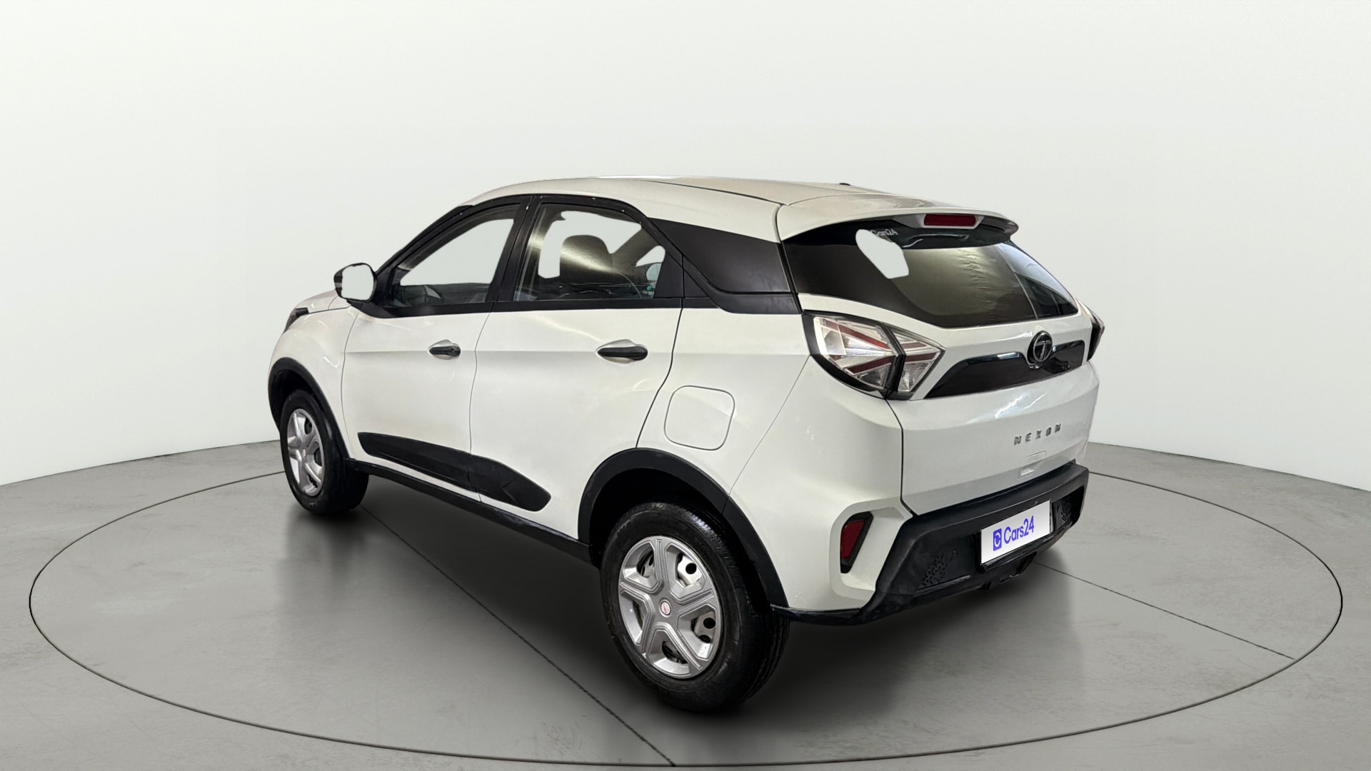View 2023 Tata Nexon Revotron XE Image 2 Used 2023 Tata Nexon Revotron XE Image 2
