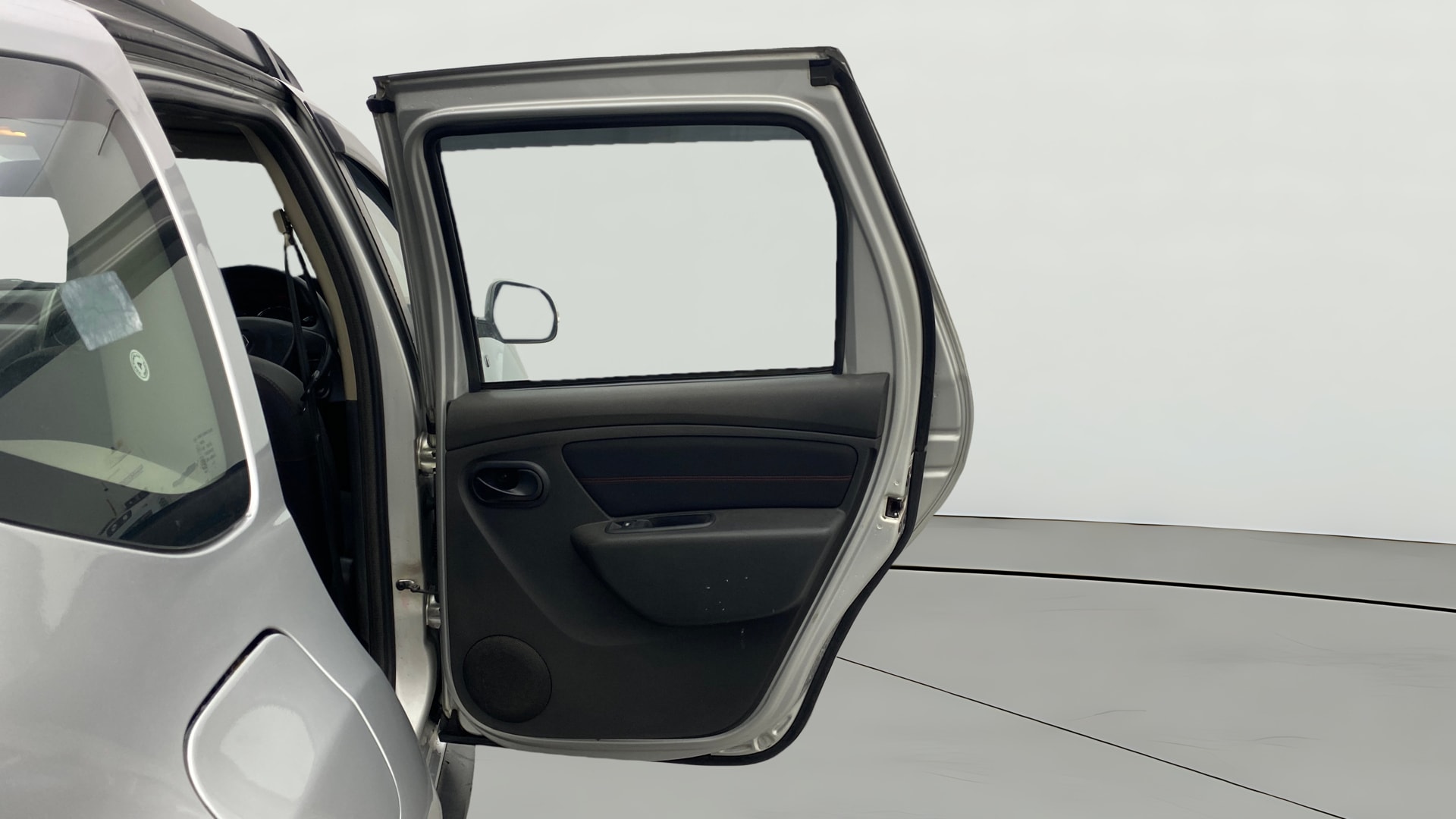 View 2017 Renault Duster Petrol RxS CVT Petrol Image 6 Used 2017 Renault Duster Petrol RxS CVT Petrol Image 6