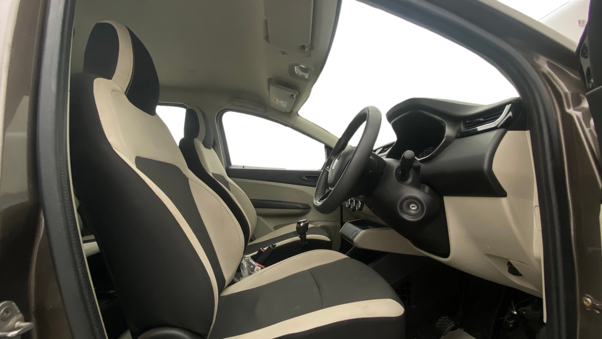 View 2023 Renault Triber RXT Image 26 Used 2023 Renault Triber RXT Image 26