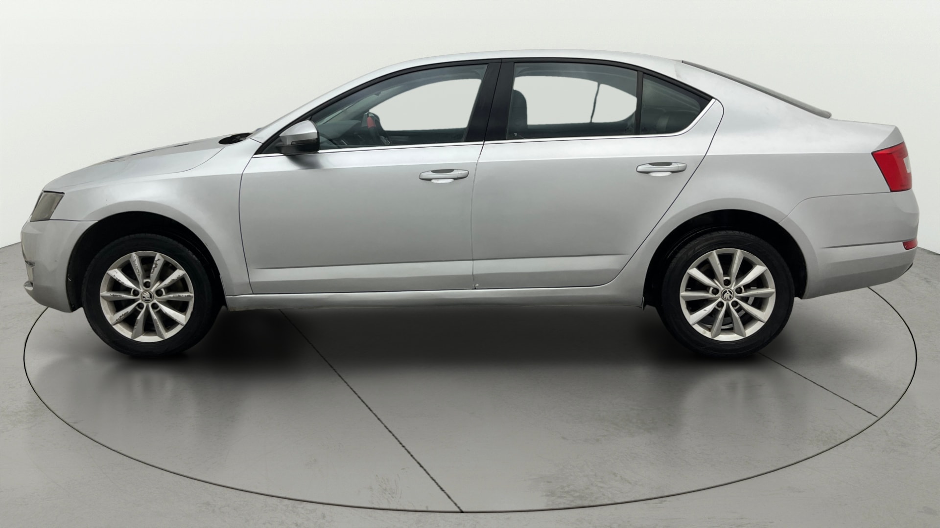 View 2015 Skoda Octavia 1.4 Ambition TSI MT Image 5 Used 2015 Skoda Octavia 1.4 Ambition TSI MT Image 5