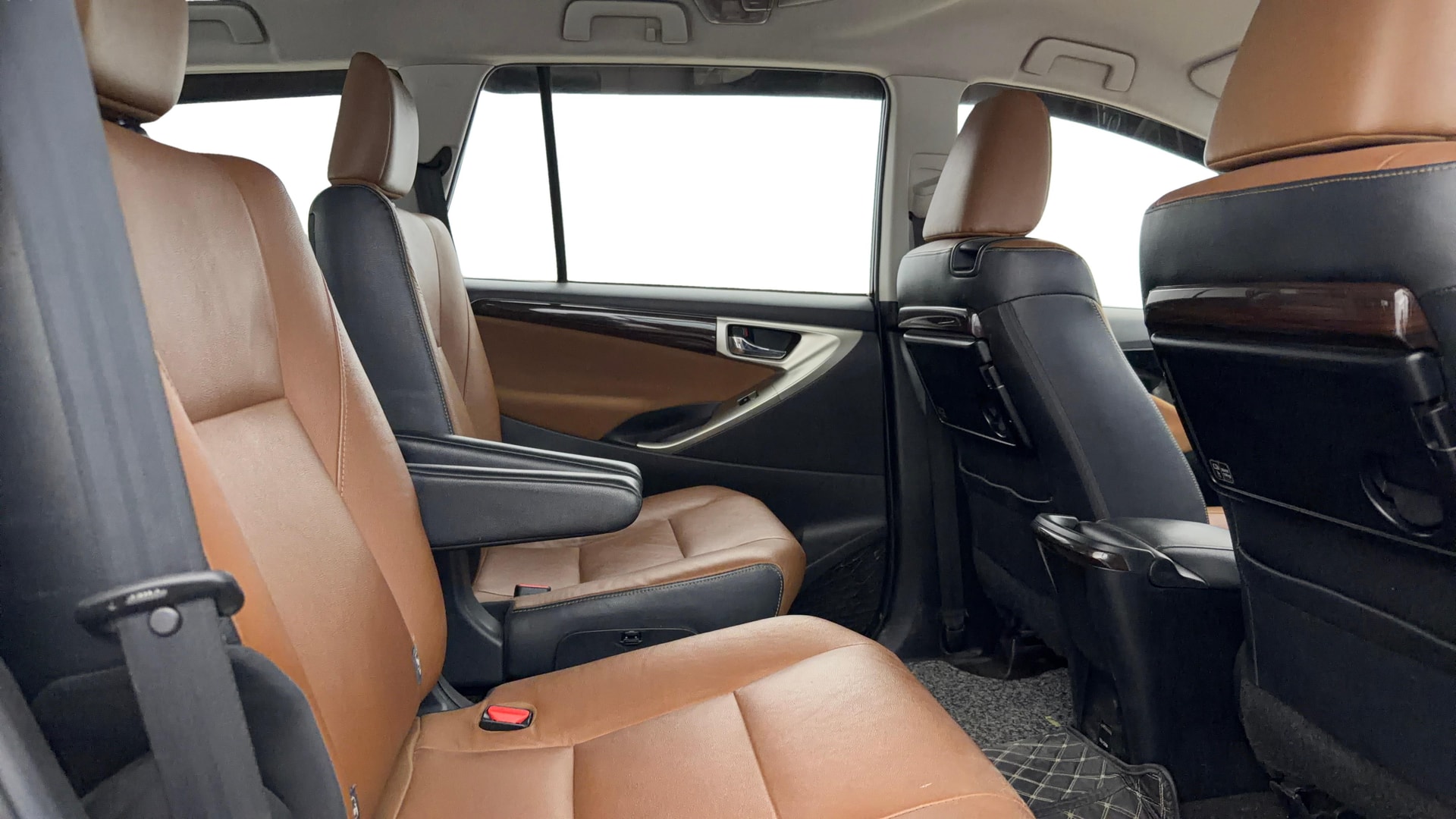 View 2016 Toyota Innova Crysta 2.7 ZX AT 7-Seater BS IV Image 37 Used 2016 Toyota Innova Crysta 2.7 ZX AT 7-Seater BS IV Image 37