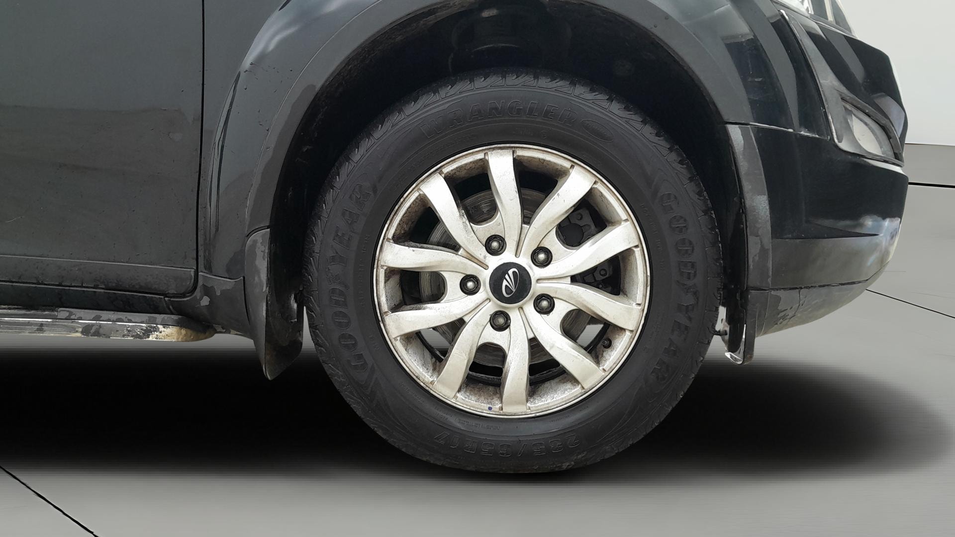 View 2015 Mahindra XUV500 W10 FWD Image 46 Used 2015 Mahindra XUV500 W10 FWD Image 46