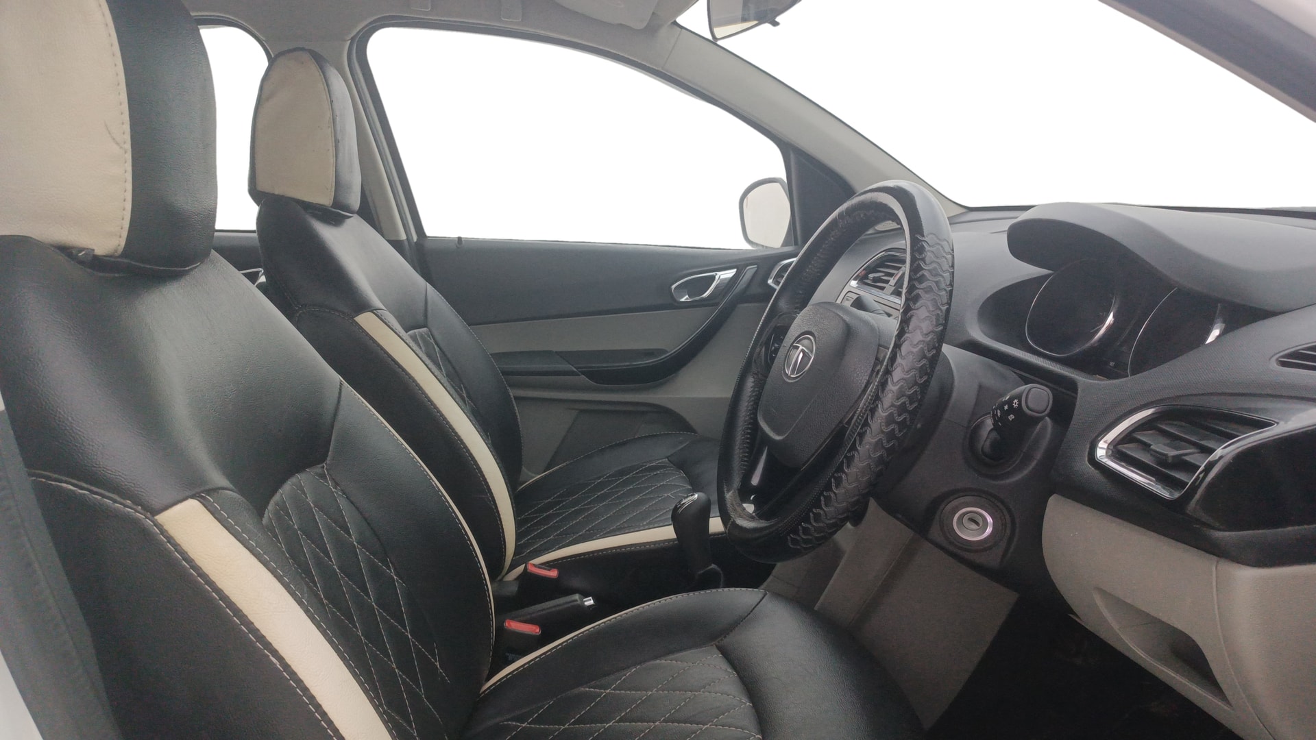 View 2019 Tata Tiago Revotorq XB Image 25 Used 2019 Tata Tiago Revotorq XB Image 25