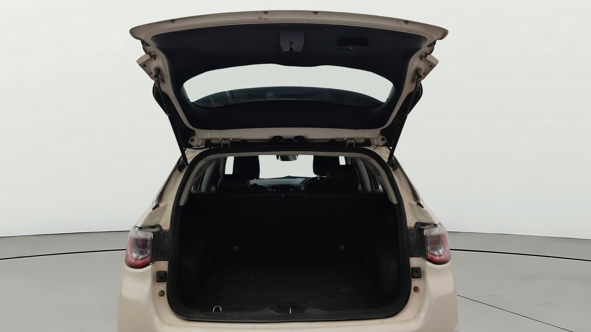 View 2019 Jeep Compass Limited 4X4 (O) 2.0 Diesel BS IV Image 31 Used 2019 Jeep Compass Limited 4X4 (O) 2.0 Diesel BS IV Image 31