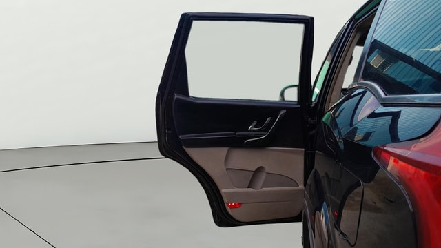 View Mahindra XUV500 Image 16 Used Mahindra XUV500 Image 16