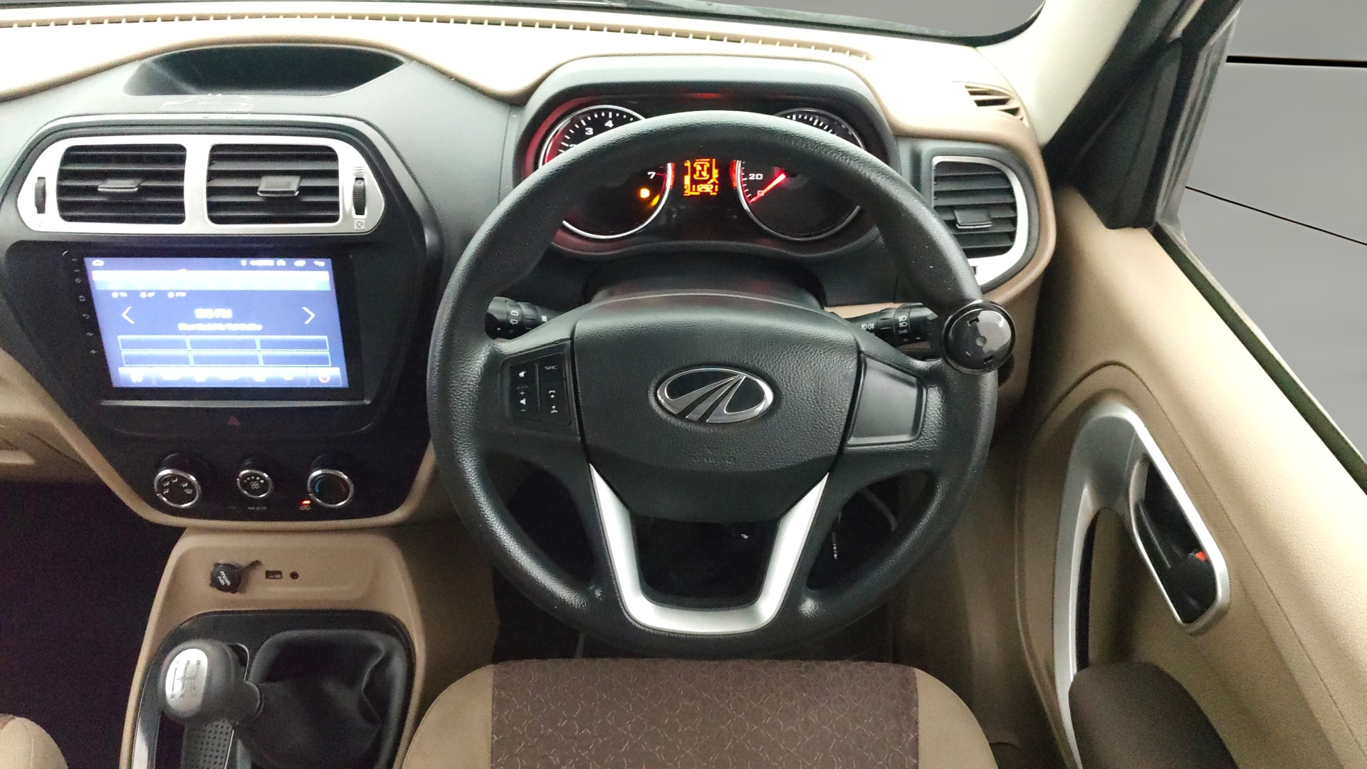 View 2016 Mahindra TUV300 T8 Image 21 Used 2016 Mahindra TUV300 T8 Image 21