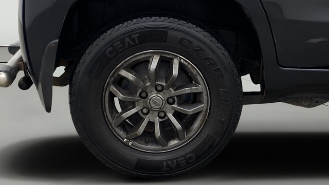View Mahindra TUV300 Image 23 Used Mahindra TUV300 Image 23